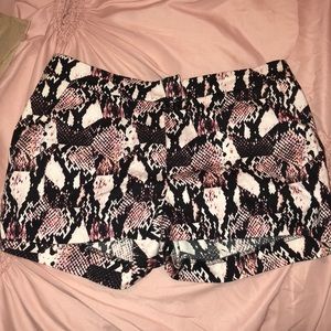 H&M Snake Design shorts